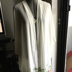 Cacique Floral Domain Sleeve Lightweight Robe